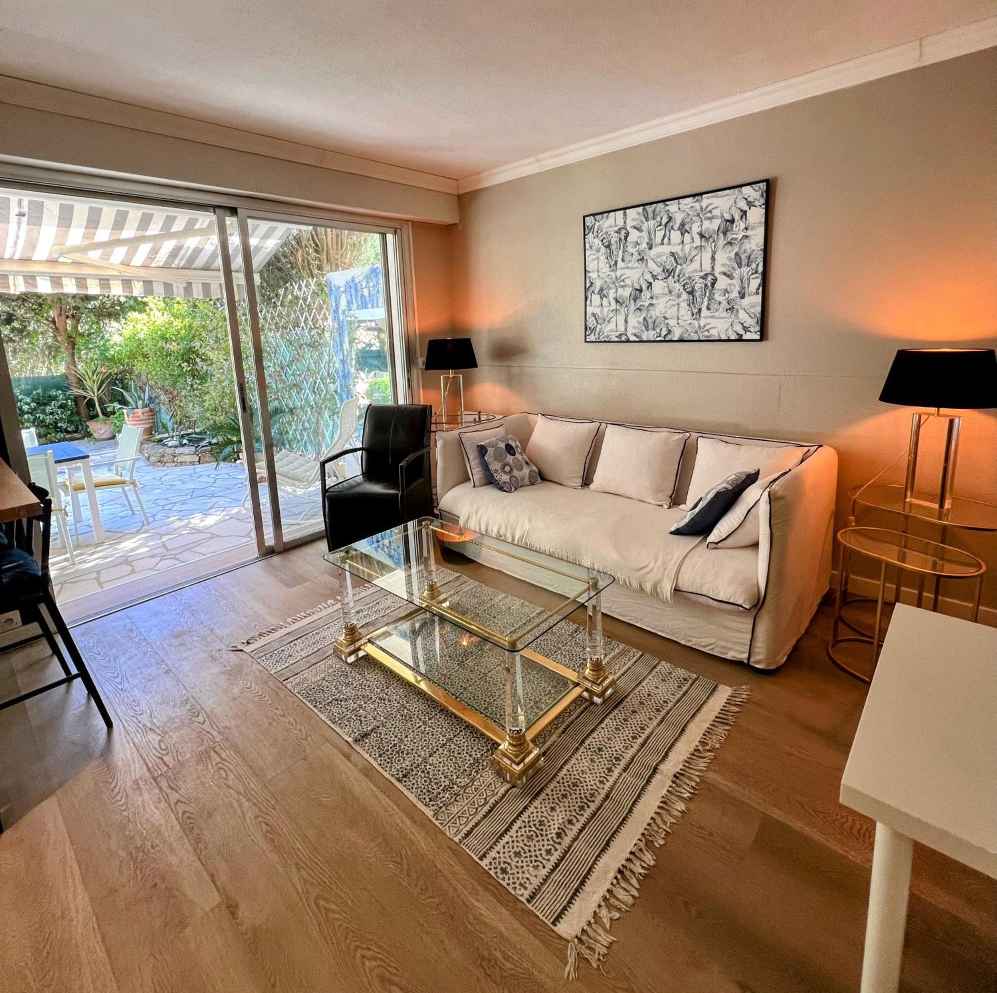 Superbe Appartement Avec Terrasse Jardin Et Parking Prive サントロペ エクステリア 写真