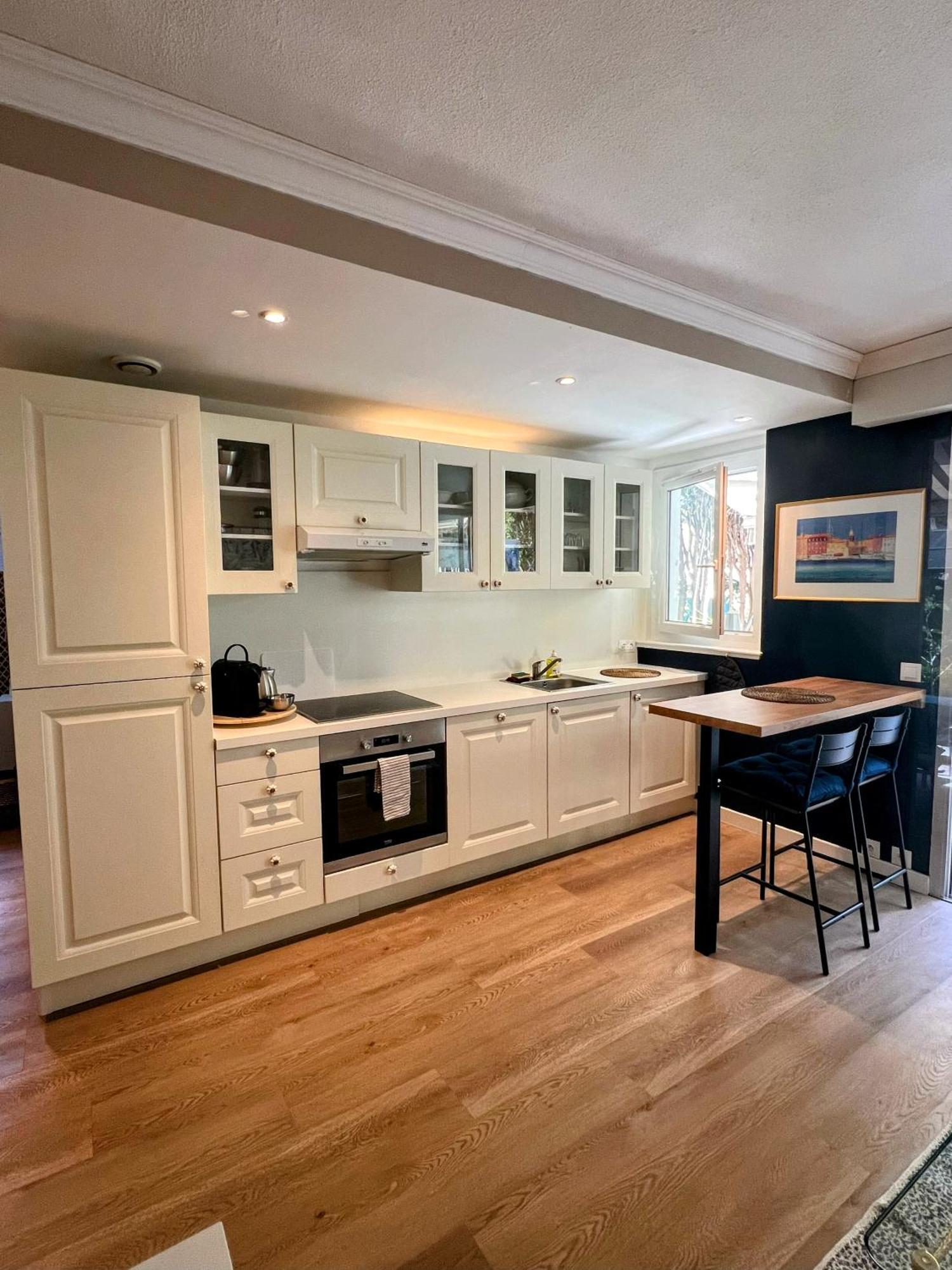 Superbe Appartement Avec Terrasse Jardin Et Parking Prive サントロペ エクステリア 写真