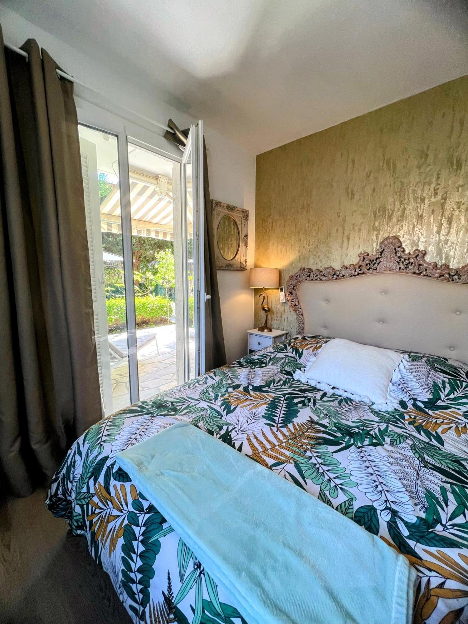 Superbe Appartement Avec Terrasse Jardin Et Parking Prive サントロペ エクステリア 写真