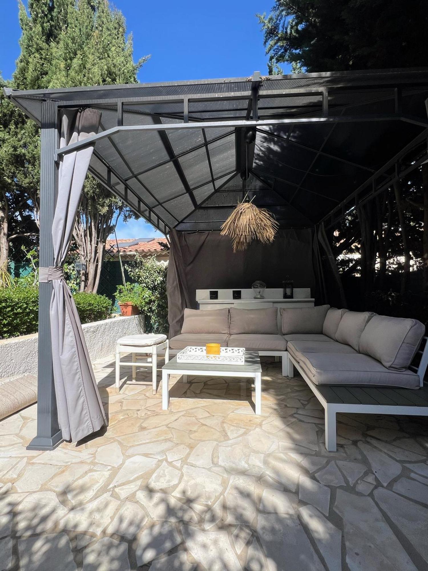 Superbe Appartement Avec Terrasse Jardin Et Parking Prive サントロペ エクステリア 写真