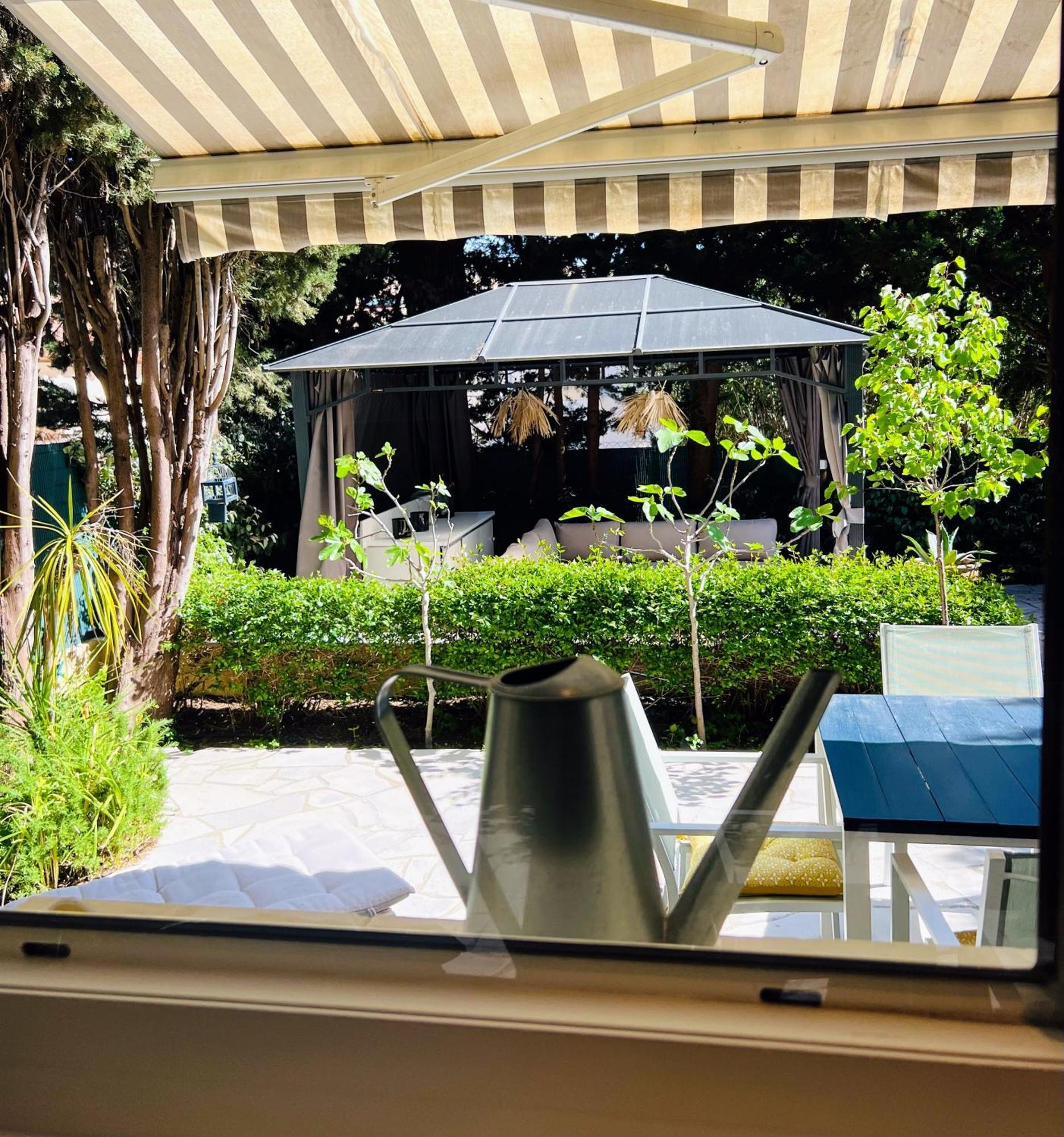 Superbe Appartement Avec Terrasse Jardin Et Parking Prive サントロペ エクステリア 写真