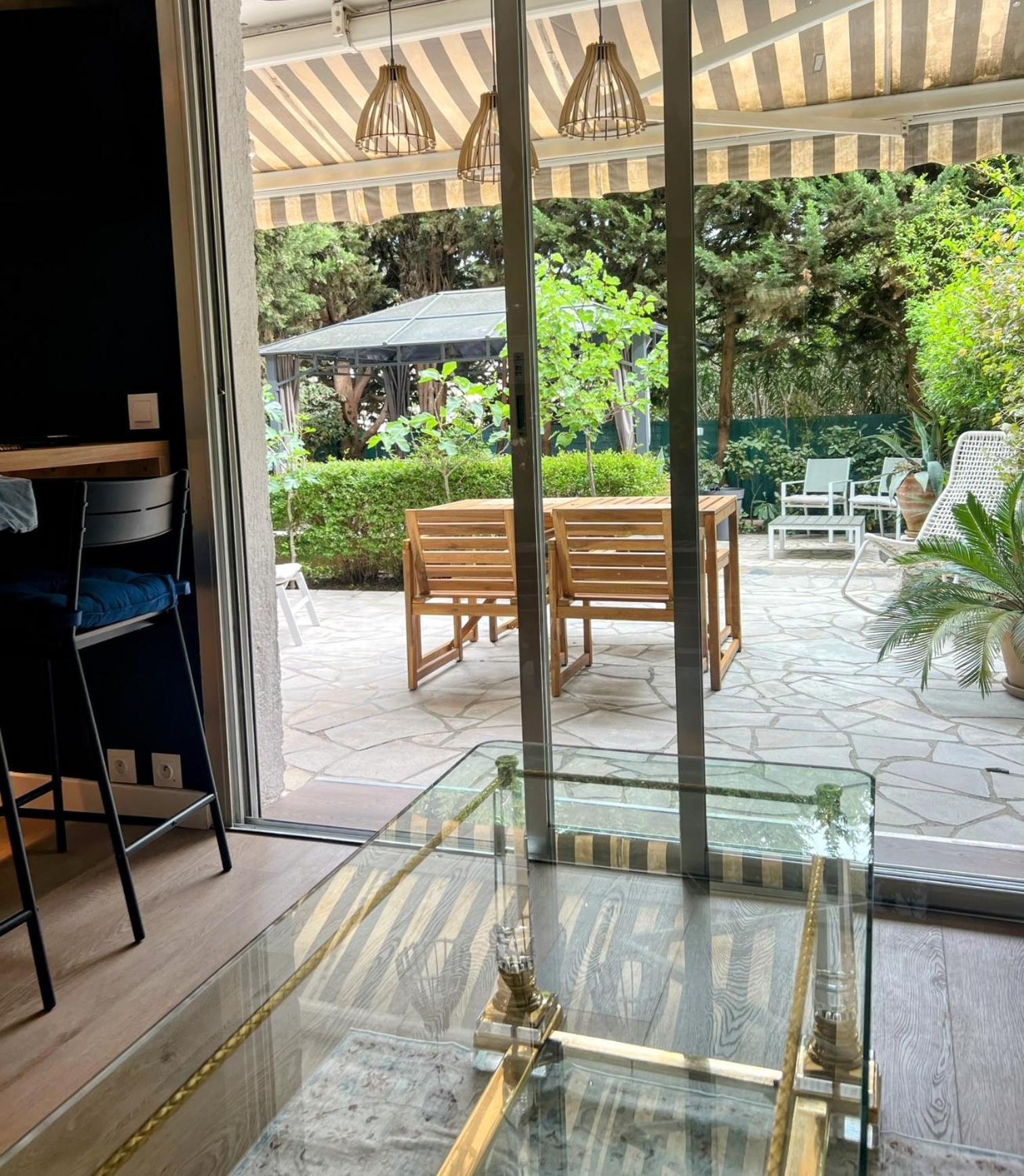 Superbe Appartement Avec Terrasse Jardin Et Parking Prive サントロペ エクステリア 写真