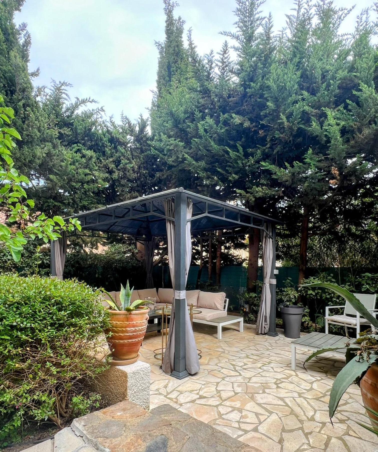 Superbe Appartement Avec Terrasse Jardin Et Parking Prive サントロペ エクステリア 写真