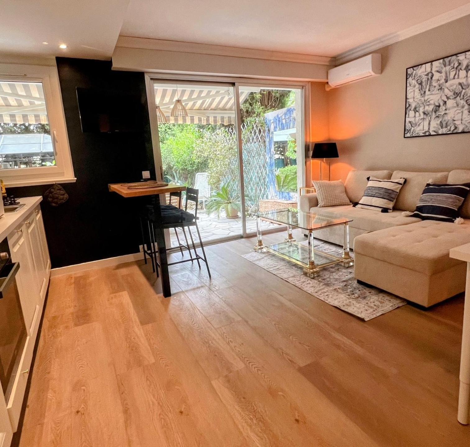 Superbe Appartement Avec Terrasse Jardin Et Parking Prive サントロペ エクステリア 写真