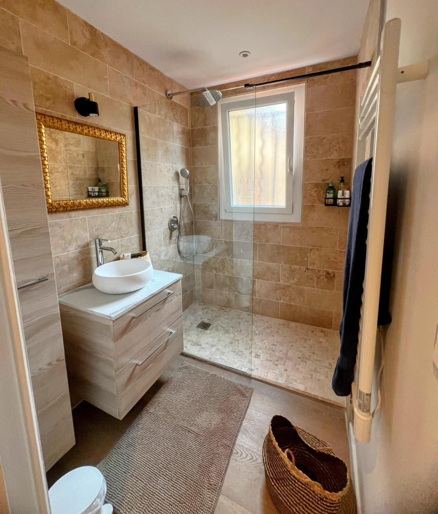 Superbe Appartement Avec Terrasse Jardin Et Parking Prive サントロペ エクステリア 写真