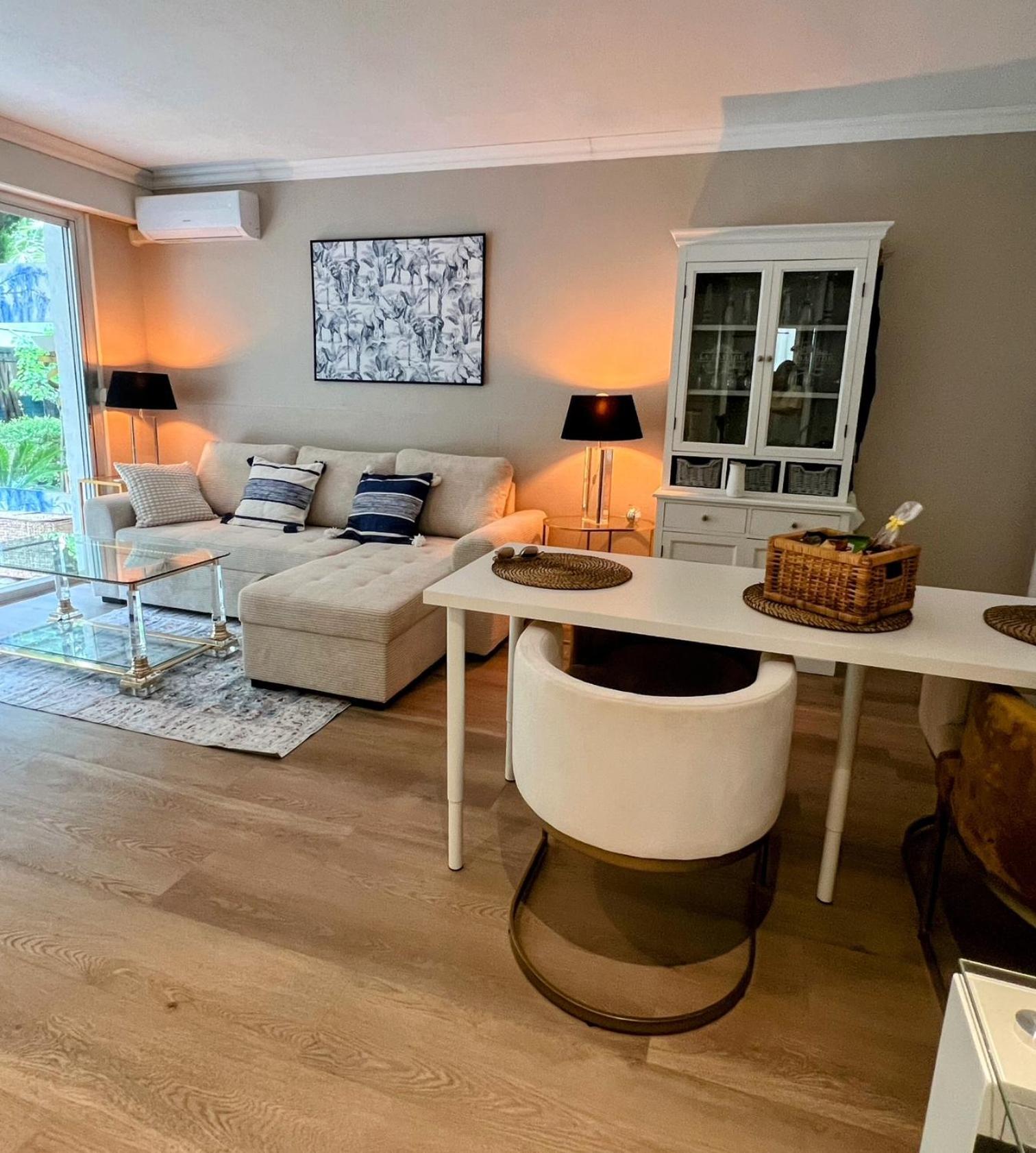 Superbe Appartement Avec Terrasse Jardin Et Parking Prive サントロペ エクステリア 写真