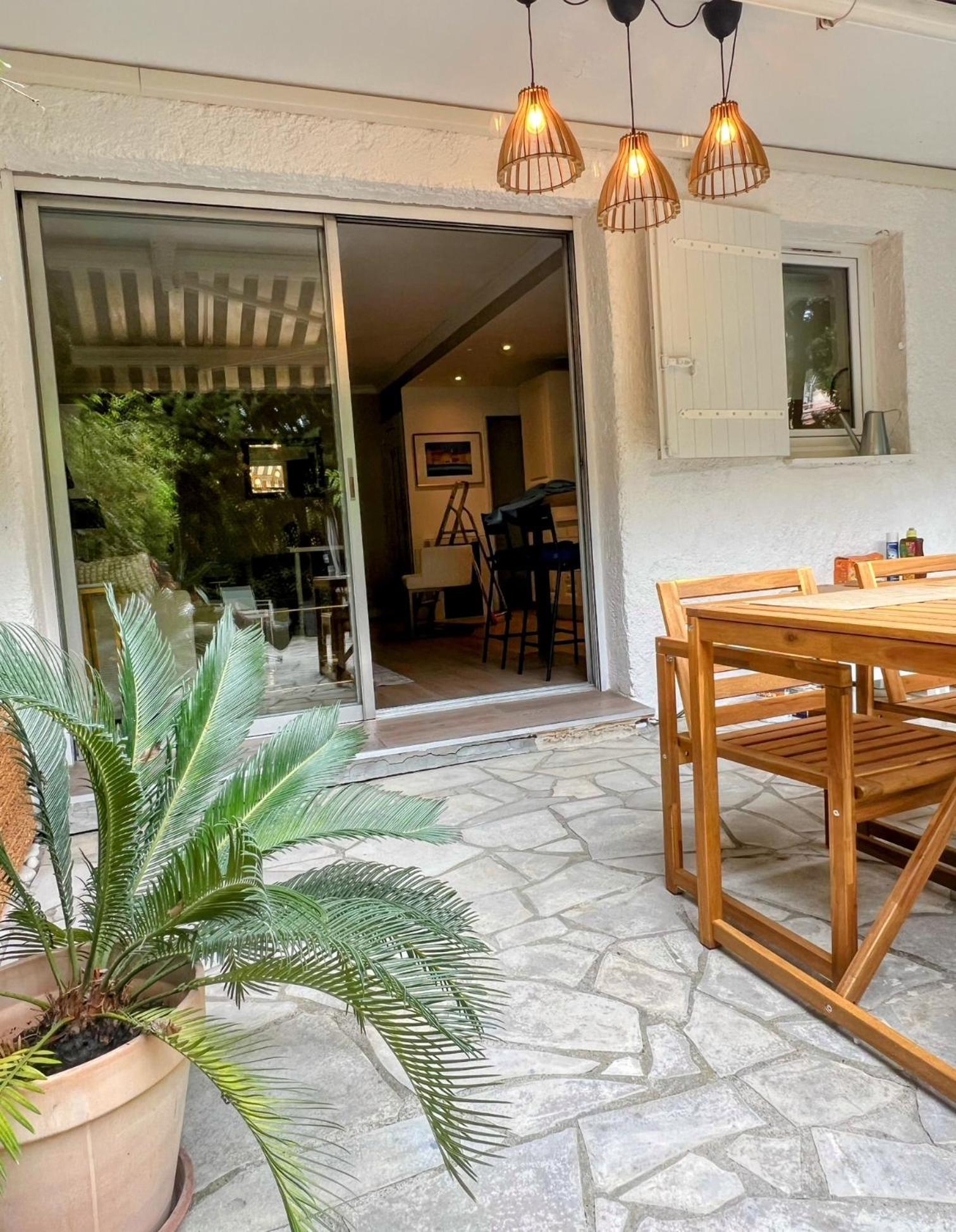 Superbe Appartement Avec Terrasse Jardin Et Parking Prive サントロペ エクステリア 写真